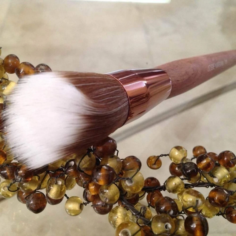 Josie Maran Vibrancy Foundation Brush (005) / FULL SIZE / BRAND NEW